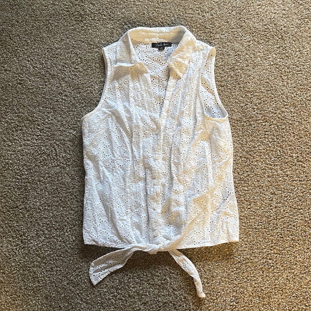 White collar tie up shirt